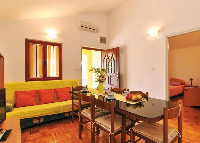 Dom wakacyjny Four-bedroom With Sea View 05