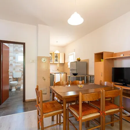 Four-bedroom With Sea View 05 Casa vacanze