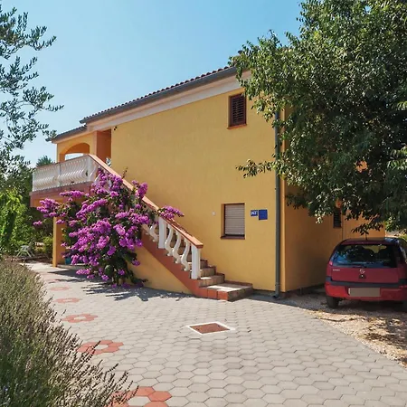 Dom wakacyjny Four-bedroom With Sea View 05